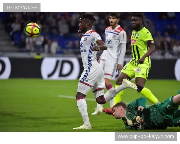 法甲：里昂2-1胜兰斯，奥亚萨瓦尔锁定胜局，里昂法甲几连冠